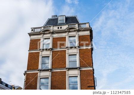 Low angle view of old luxury residential building in London 112347585