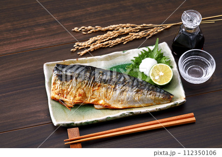 大根おろしとすだちと日本酒を添えた焼きサバ 大根おろしとすだちと日本酒を添えた焼きサバ 112350106