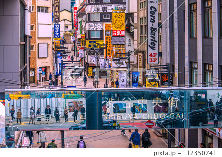 日本の東京都市景観 2月・渋谷駅南口の渋谷中央街などを望む＝18日 112350741