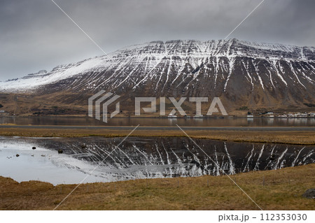 Atlantic ocean coast and mountains, Westfjords, Iceland 112353030