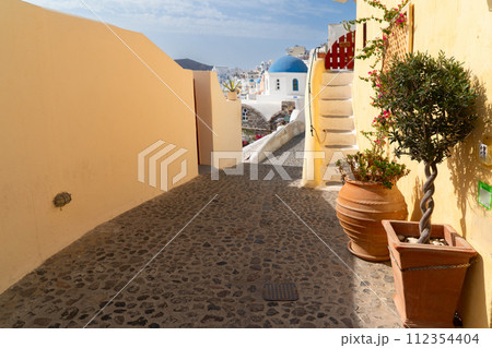 beautiful details of Santorini island, Greece 112354404