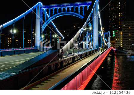 東京　江東区 清澄　隅田川に架かる清洲橋の夜景 112354435