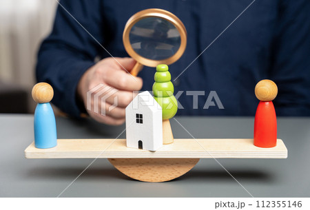 Judging who owns the house. legal consultation. determine ownership. real estate law. Conflict upon entering into inheritance. Divorce proceedings and division of property. 112355146