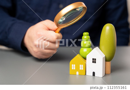 Property valuation. Appraisal real estate market. Fair price and avoid overpaying. Market fluctuations and negotiation tactics. Buy or sell 112355161