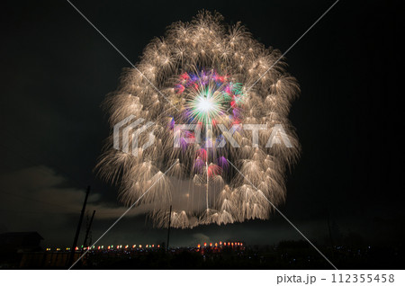 2023年 片貝まつり 4尺玉花火 昇天銀竜黄金千輪二段咲き 2023年 片貝まつり 4尺玉花火 昇天銀竜黄金千輪二段咲き 112355458