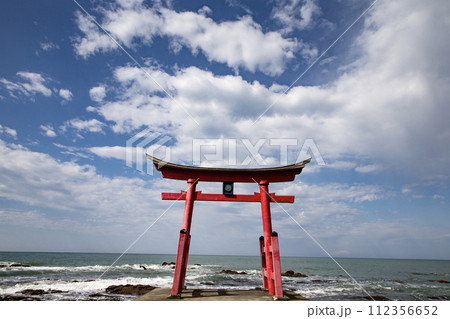海の上の鳥居 海の上の鳥居 112356652