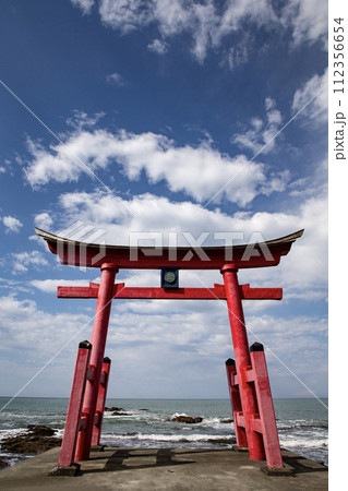 海の上の鳥居 海の上の鳥居 112356654