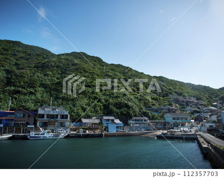 母島集落と港　沖の島 112357703
