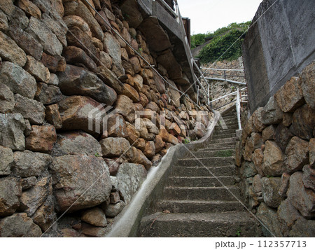 母島集落の石段 沖の島 母島集落の石段 沖の島 112357713