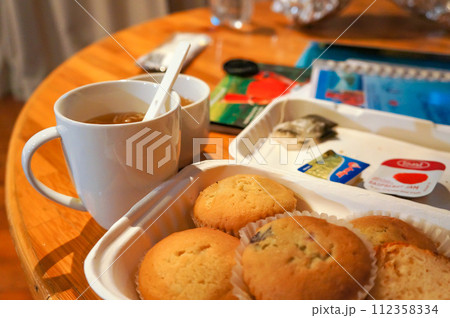 部屋で食べるおやつマフィン 部屋で食べるおやつマフィン 112358334