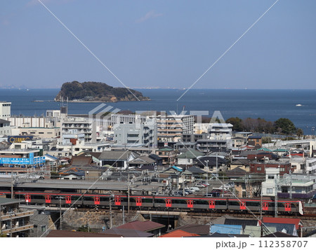 東京都交通局5500形と東京湾横須賀の風景 112358707