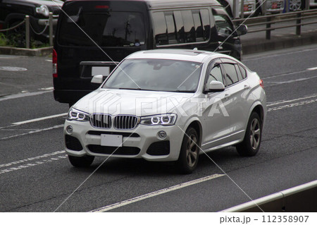 SUV多用途車　道路走行 112358907