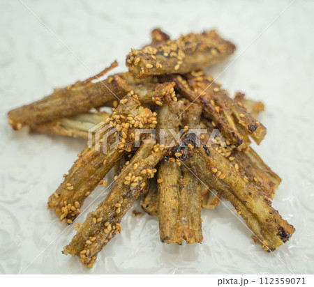 ゴボウの甘辛揚げ 112359071
