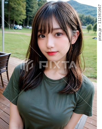 山でキャンプを楽しむロングヘアの女性「AI生成画像」 112361667