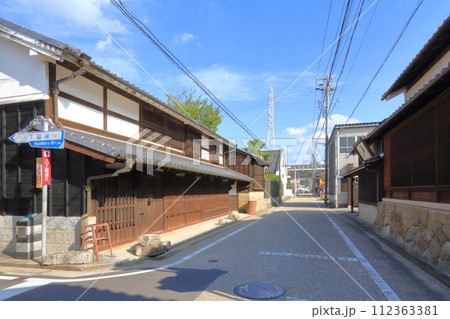 岡崎市の古い街並み 112363381