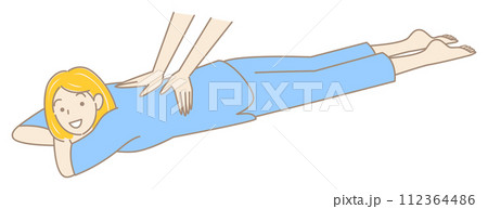 うつ伏せに寝てマッサージを受けているマッサージ着姿の可愛い女性 シンプル イラスト ベクター 112364486
