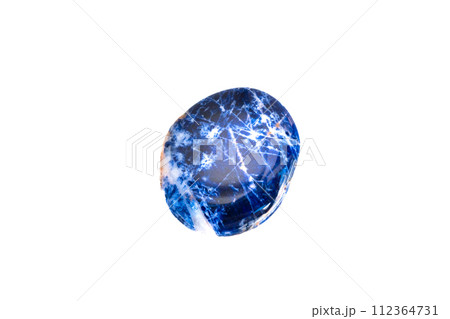 方ソーダ石（方曹達石、sodalite、ソーダライト）、白背景 112364731