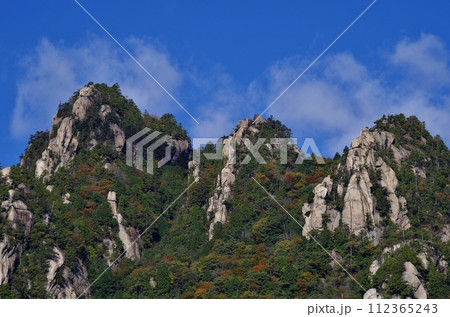 大竹市　三倉岳　花崗岩の三つの岩峰 112365243