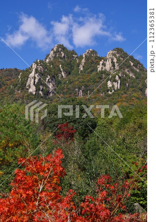 大竹市　三倉岳　花崗岩の三つの岩峰 112365381