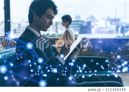 高級なラウンジでのポートレート撮影 112368348