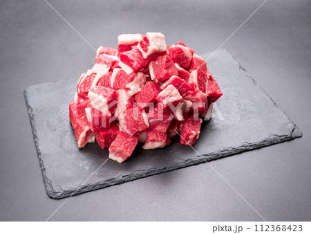 黒毛和牛バラブロック Wagyu beef dice cut 黒毛和牛バラブロック Wagyu beef dice cut 112368423