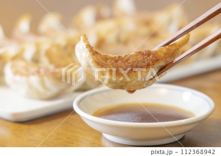 餃子　焼き餃子 112368942