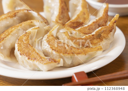 餃子　焼き餃子 112368948