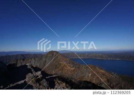 摩周岳山頂から見える摩周湖 112369205