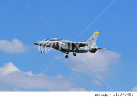 着陸態勢のT4練習機 航空自衛隊 練習機 着陸態勢のT4練習機 航空自衛隊 練習機 112370405