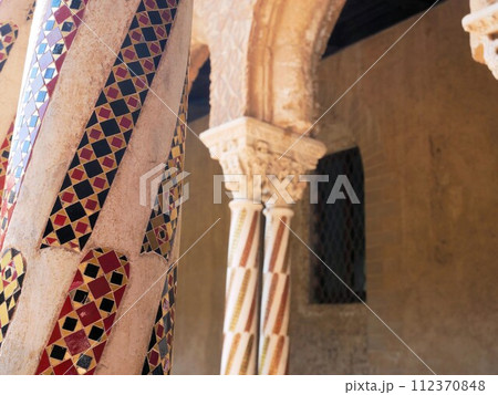 モンレアーレ修道院　回路の美しい柱　（イタリア　パレルモ） 112370848