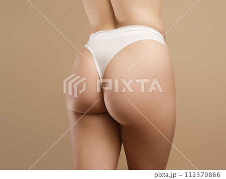 Cropped image female body in green underwear Cropped image female body in green underwear 112370866
