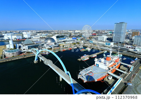 【愛知県】名古屋港ポートビルから見た名古屋港水族館(ガーデンふ頭臨港緑園) 【愛知県】名古屋港ポートビルから見た名古屋港水族館(ガーデンふ頭臨港緑園) 112370968