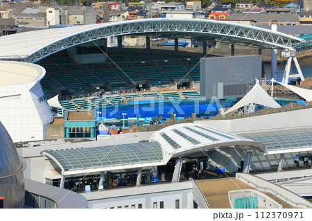 【愛知県】名古屋港ポートビルから見た名古屋港水族館(ガーデンふ頭臨港緑園) 【愛知県】名古屋港ポートビルから見た名古屋港水族館(ガーデンふ頭臨港緑園) 112370971