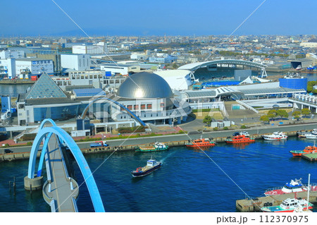 【愛知県】名古屋港ポートビルから見た名古屋港水族館(ガーデンふ頭臨港緑園) 【愛知県】名古屋港ポートビルから見た名古屋港水族館(ガーデンふ頭臨港緑園) 112370975