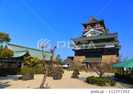 【愛知県】晴天の清州城天守閣と清洲城芸能文化館 112371301
