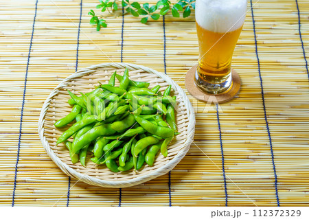 枝豆とビール 枝豆とビール 112372329