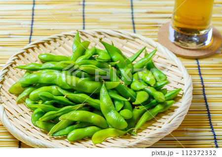 枝豆とビール 112372332