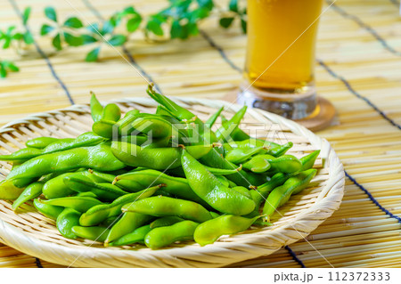 枝豆とビール 112372333