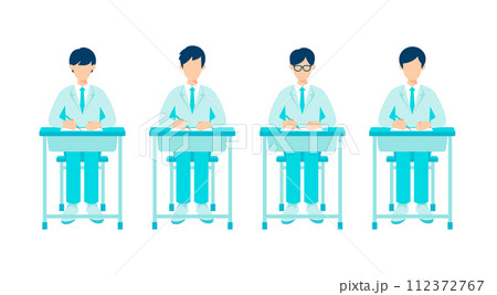 机に向かう男子学生 112372767