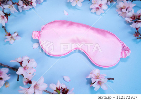 spring flowers with sleeping mask, sleep-wake disorders 112372917