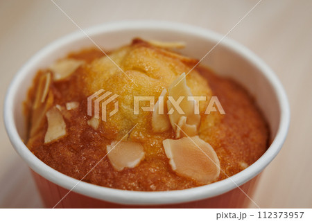 りんご果肉の入ったりんごマフィン（青森県） 112373957