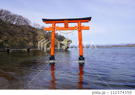 瓶子岩と鳥居・鴎島 112374350