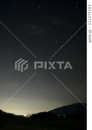 南東の空に昇るさそり座 112375165