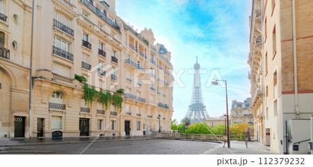 eiffel tour and Paris street 112379232