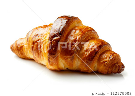 白背景の焼き立てクロワッサン 112379602
