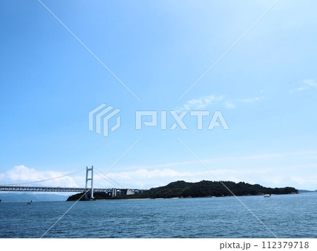 瀬戸大橋と櫃石島 112379718