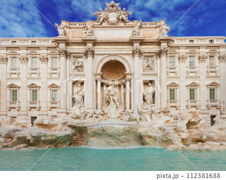 Fountain di Trevi in Rome, Italy 112381688