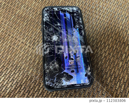携帯電話の液晶画面破損 112383806