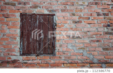 Grungy urban background. Weathered empty grunge brick wall. Dirty brickwall design banner. Grungy urban background. Weathered empty grunge brick wall. Dirty brickwall design banner. 112386770