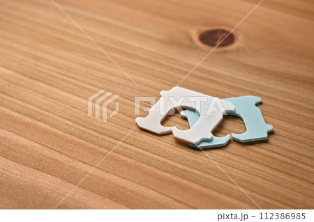 パンの袋を止めるプラスティックのクローザー パンの袋を止めるプラスティックのクローザー 112386985